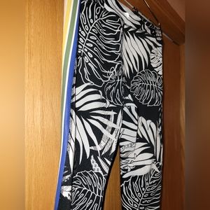 Girls unique leggings black and white with colors on the sides